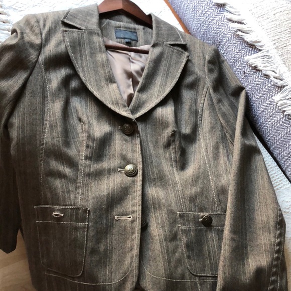 Brown jacket - Picture 3 of 9